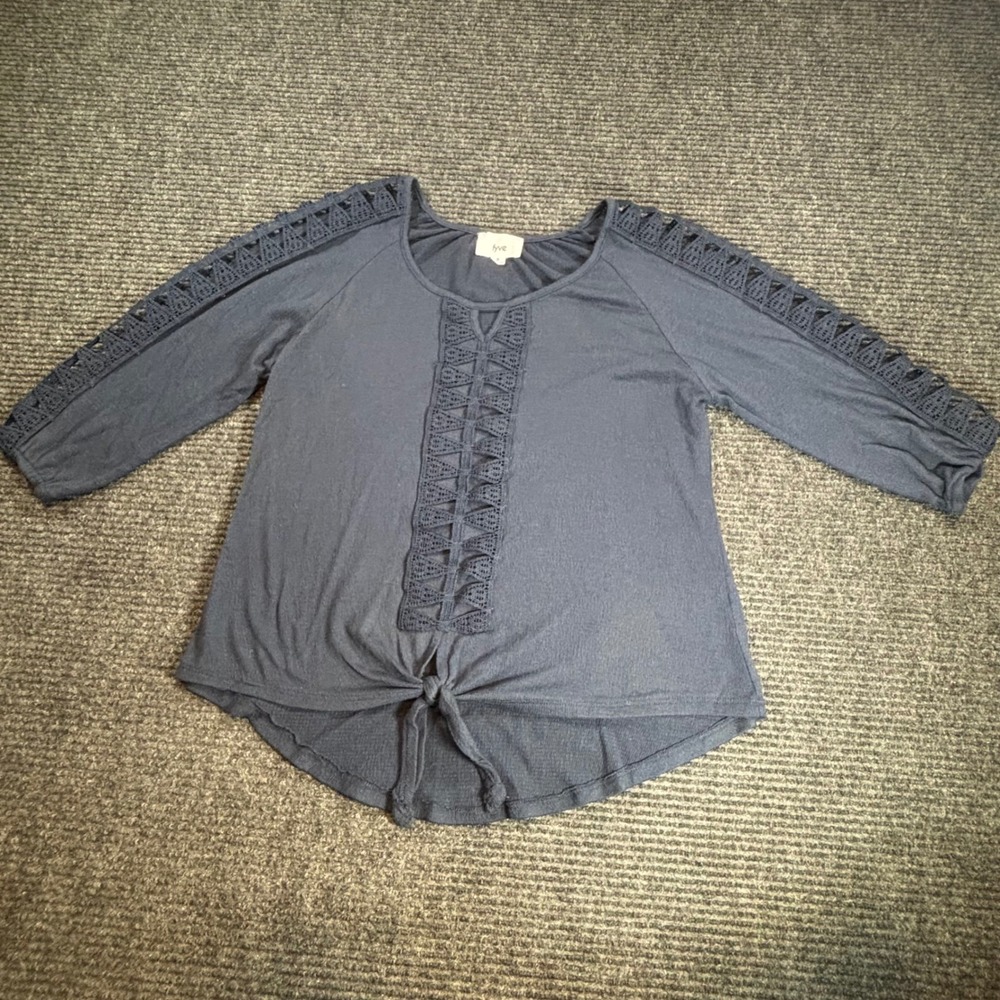 Fyve Womens Navy Blue Crochet Lace 3/4 Sleeve Tie Front Top MKG3185 Size S